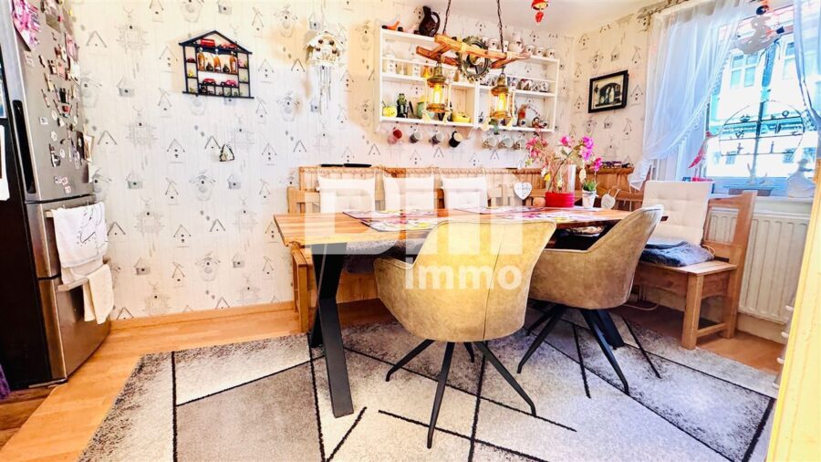 Teilsaniertes Einfamilienhaus mit Anbauten + Nebengebäude auf 1.600 m² Traumgartengrundstück - EG Esszimmer an Küche